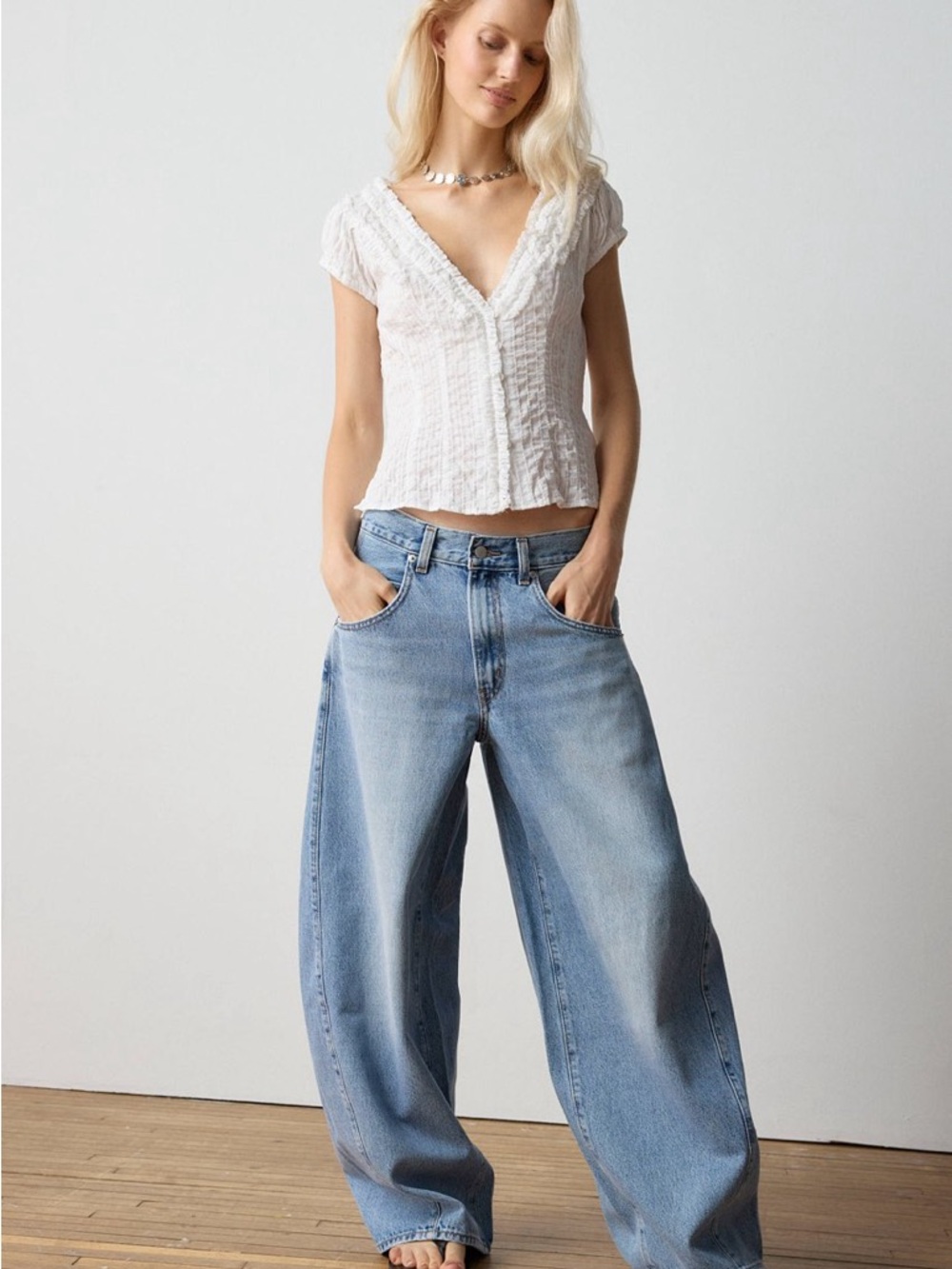 Levi’s Super Baggy Barrel Jean - Picture 2 of 4